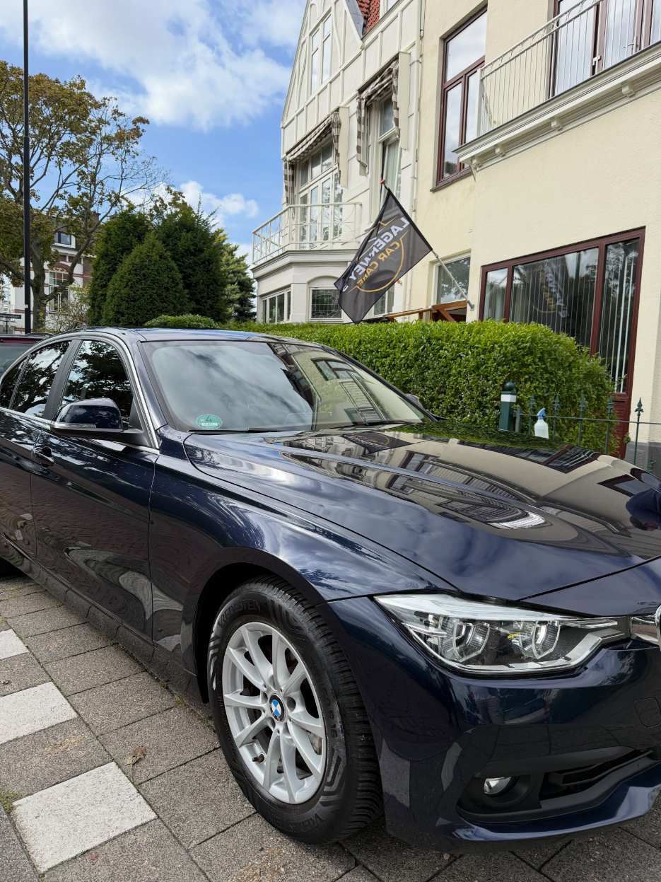 Blauwe BMW 3-serie Touring na een complete behandeling